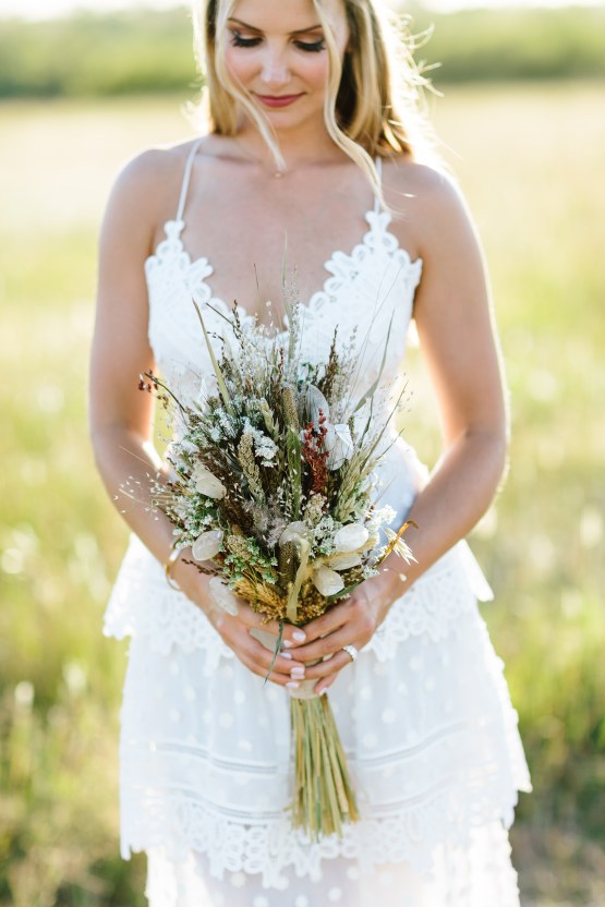 Fun, Scenic, Lakeside Wedding with Dried Floral Bouquets | Studio 1208 64