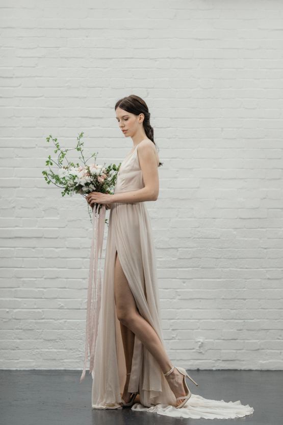 Modern Minimalist Styled Shoot Featuring Gowns For The Natural Bride | Cinzia Bruschini 10