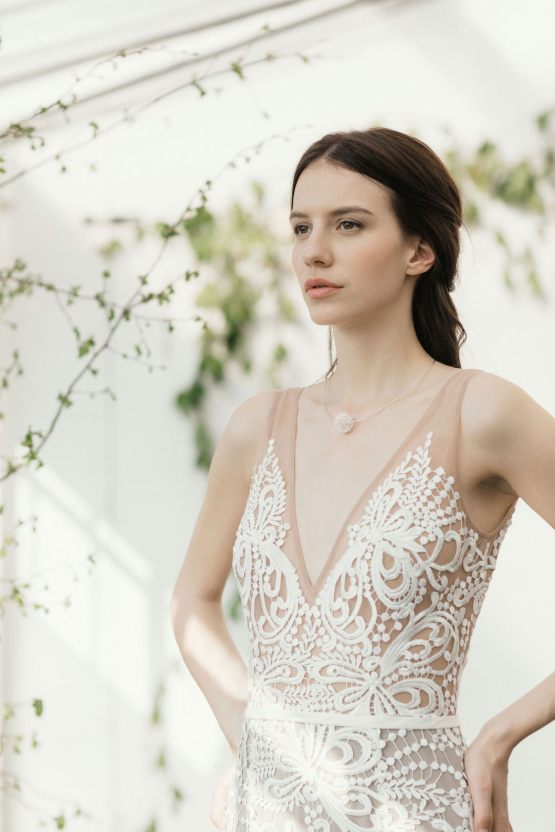 Modern Minimalist Styled Shoot Featuring Gowns For The Natural Bride | Cinzia Bruschini 29
