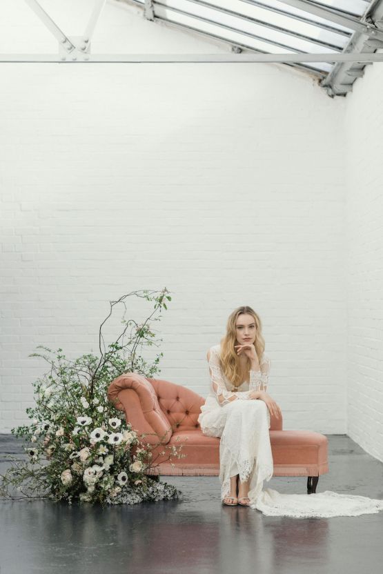 Modern Minimalist Styled Shoot Featuring Gowns For The Natural Bride | Cinzia Bruschini 44