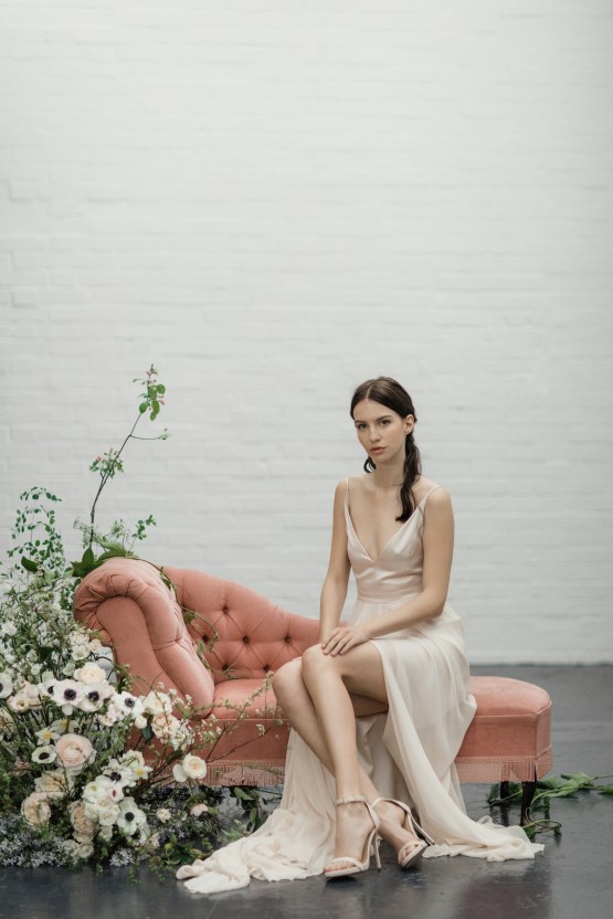 Modern Minimalist Styled Shoot Featuring Gowns For The Natural Bride | Cinzia Bruschini 5