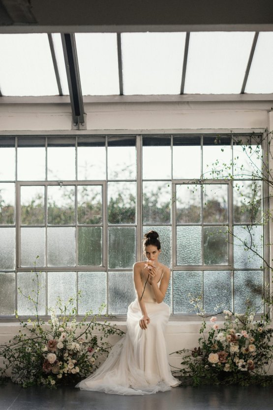 Modern Minimalist Styled Shoot Featuring Gowns For The Natural Bride | Cinzia Bruschini 65