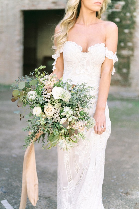 Luxurious Green & Gold Wedding Inspiration | Saje Photography 10