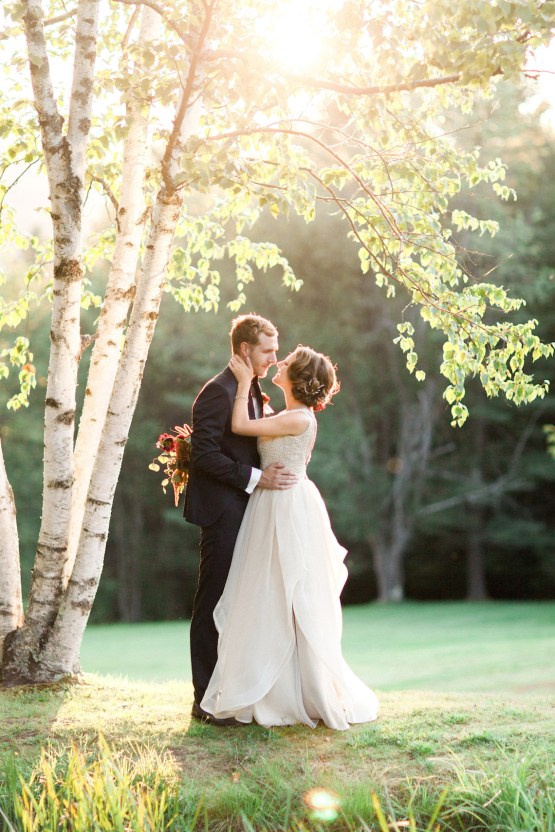 Colorful Vermont Lodge Wedding (With Sparkler Magic!) | Molly Lichten Photography 31