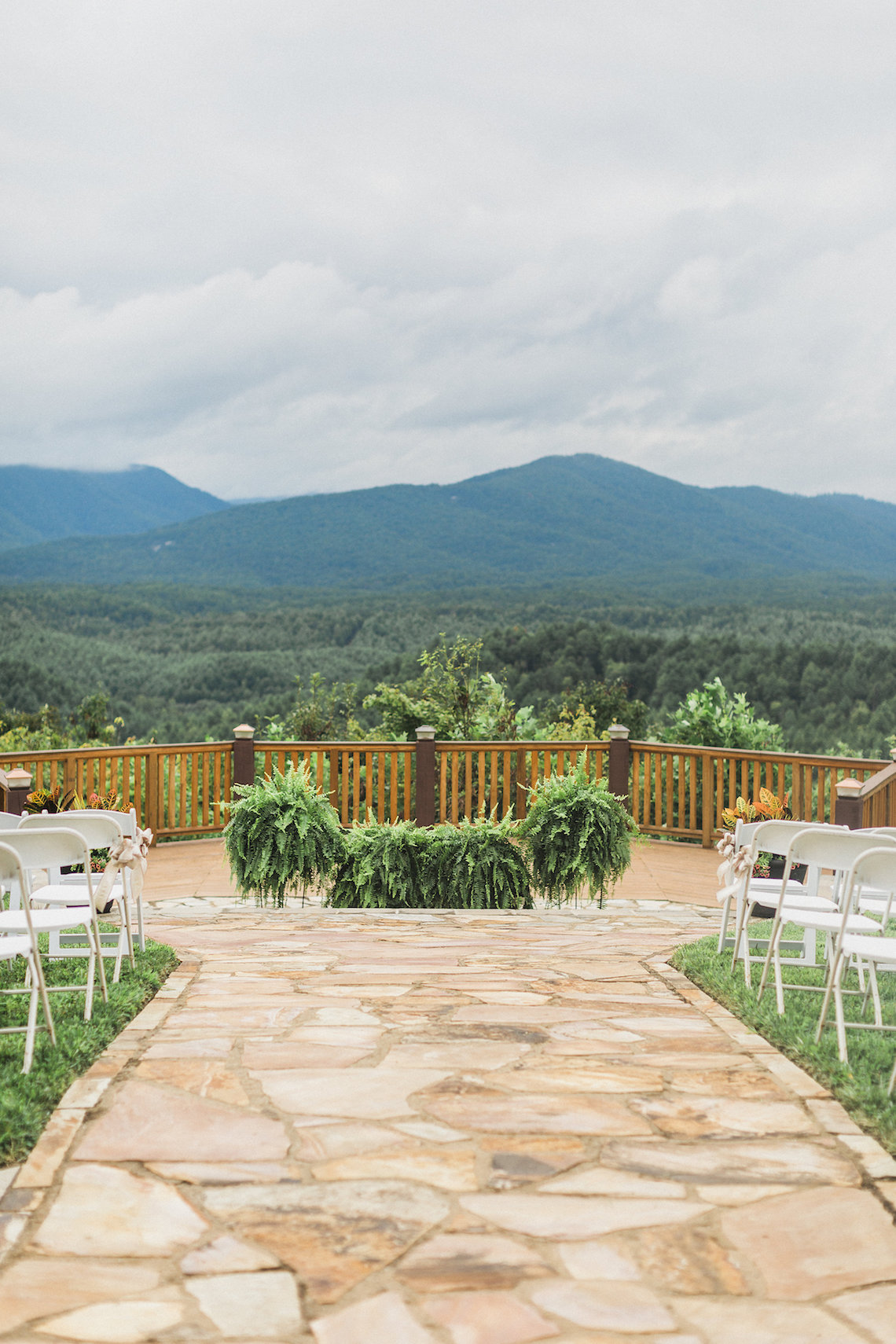 Rustic Carolina Mountain Lodge Wedding | Common Dove Photography 8