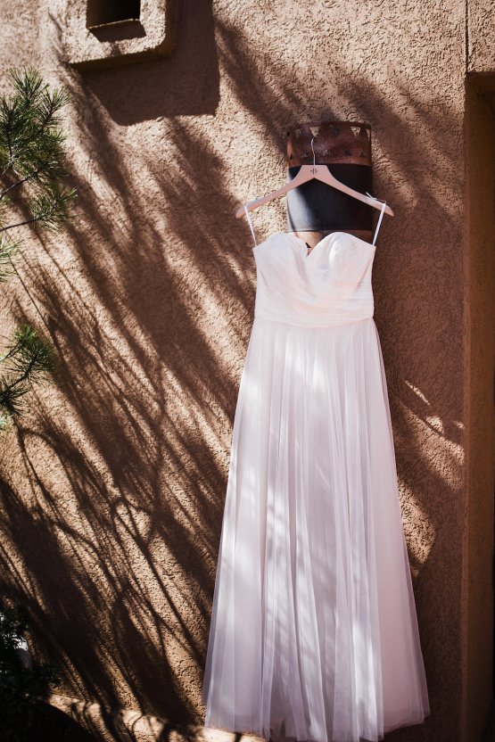 Casual Sedona Red Rocks Wedding (With A Sweet Blush Wedding Dress) | Julia Kinnunen Photography 10