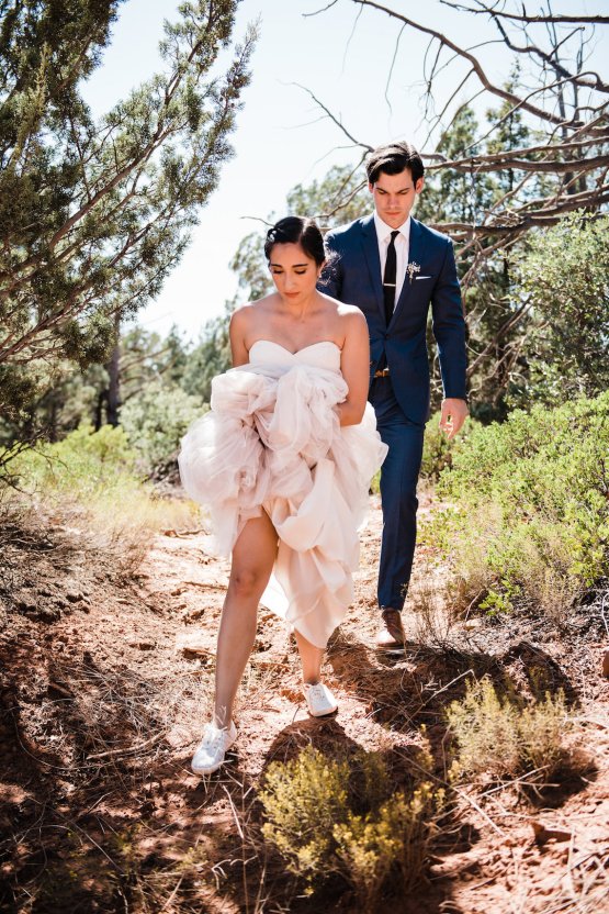 Casual Sedona Red Rocks Wedding (With A Sweet Blush Wedding Dress) | Julia Kinnunen Photography 25