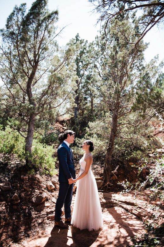 Casual Sedona Red Rocks Wedding (With A Sweet Blush Wedding Dress) | Julia Kinnunen Photography 26