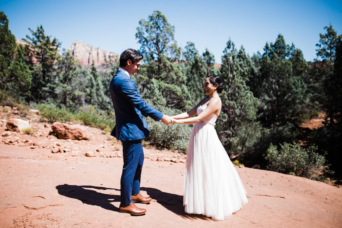 Casual Sedona Red Rocks Wedding (With A Sweet Blush Wedding Dress) | Julia Kinnunen Photography 3