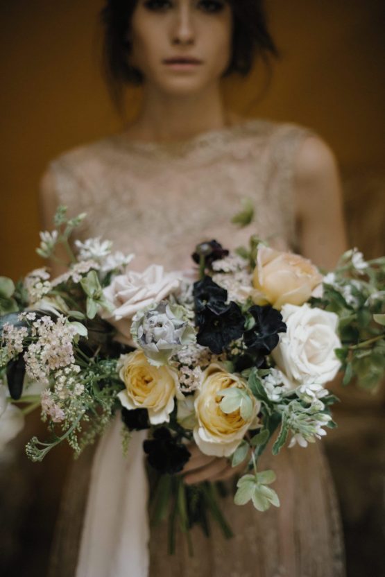 Ancient Rome Meets Mod Yellows & Sophisticated Black In This Timeless Wedding Inspiration | Cinzia Bruschini 35