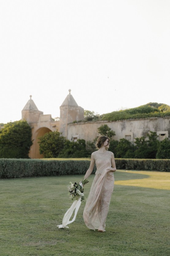 Ancient Rome Meets Mod Yellows & Sophisticated Black In This Timeless Wedding Inspiration | Cinzia Bruschini 41
