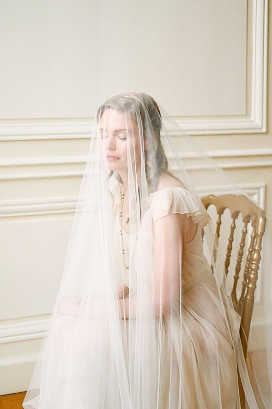 Elegant Blush Parisian Bridal Inspiration Featuring Luxurious Veils and Boudoir Ideas – Bonphotoge 20