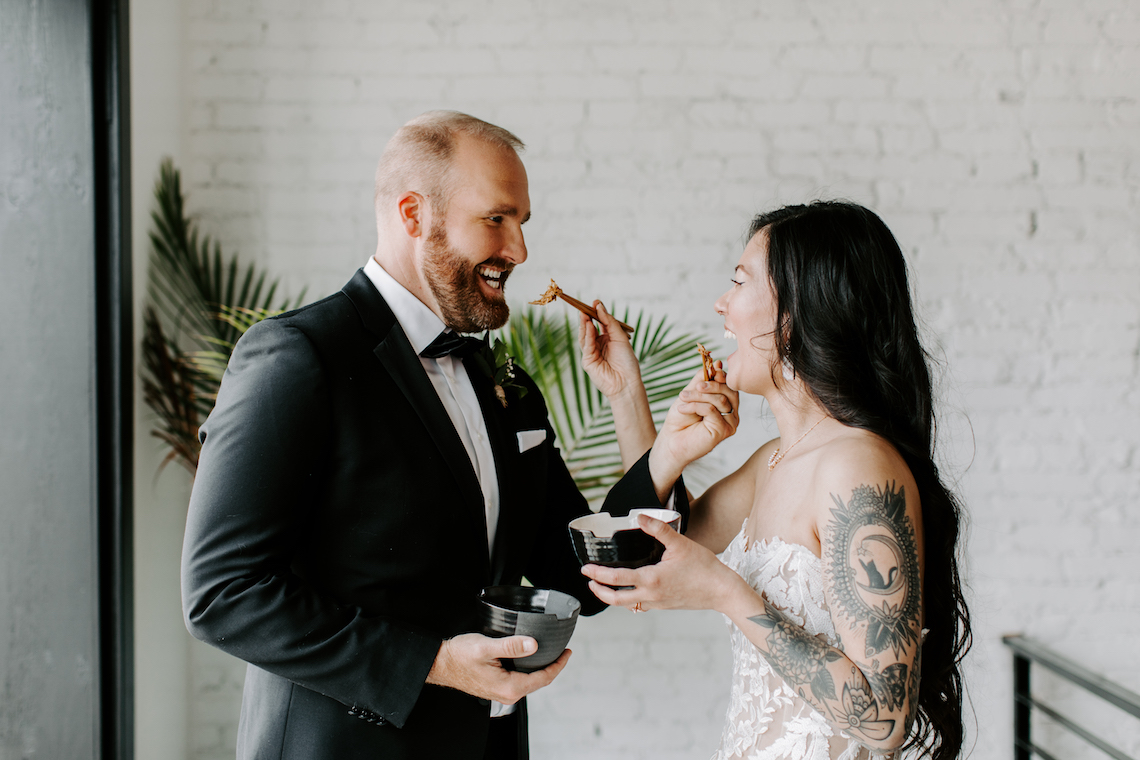 Minimal Tropical Wedding Inspiration With A Surprising Fresh Dinner Idea – Alicia Wiley 50