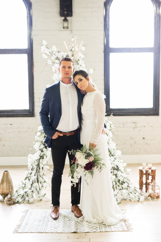 Trendy Loft Wedding Inspiration Featuring A Triangle Altar – Deluxe Blooms 28