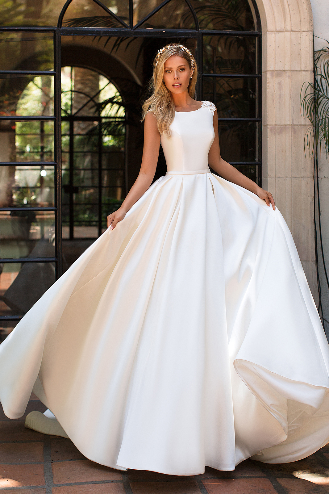 6 Modern Wedding Dress Trends You Will Love – Moonlight Collection 4