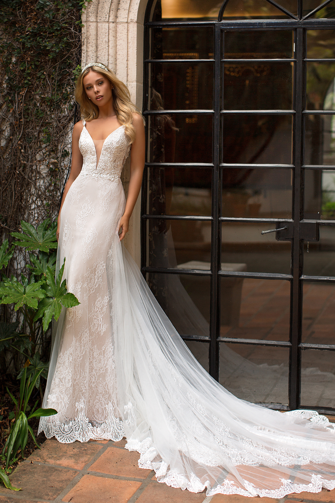 6 Modern Wedding Dress Trends You Will Love – Moonlight Collection 7