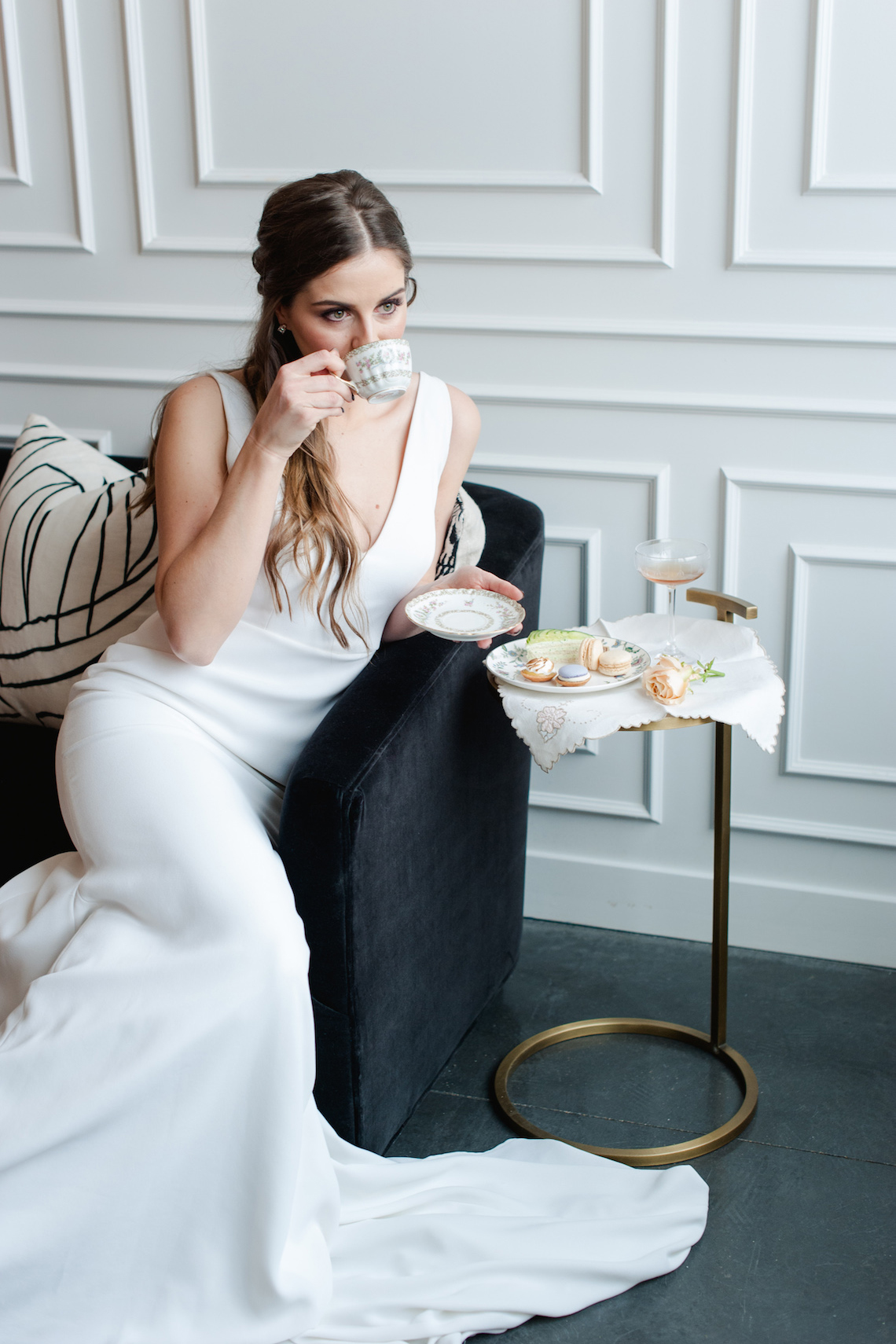 Modern Marble Wedding Inspiration With A Pearl Bridal Cape – Roots of Life Photography 23