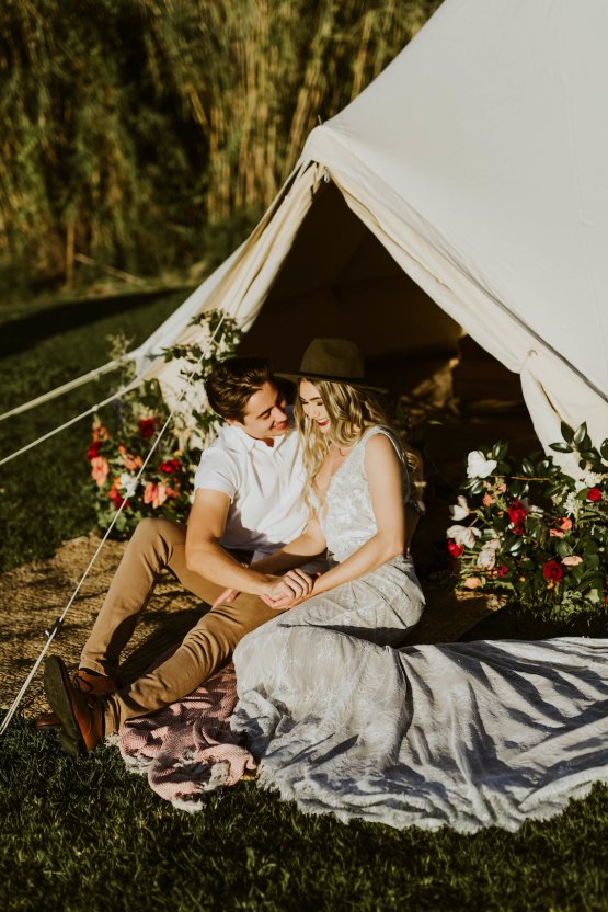 Bohemian Glamping Wedding and Proposal Inspiration – Lindie Wilton Photography 13