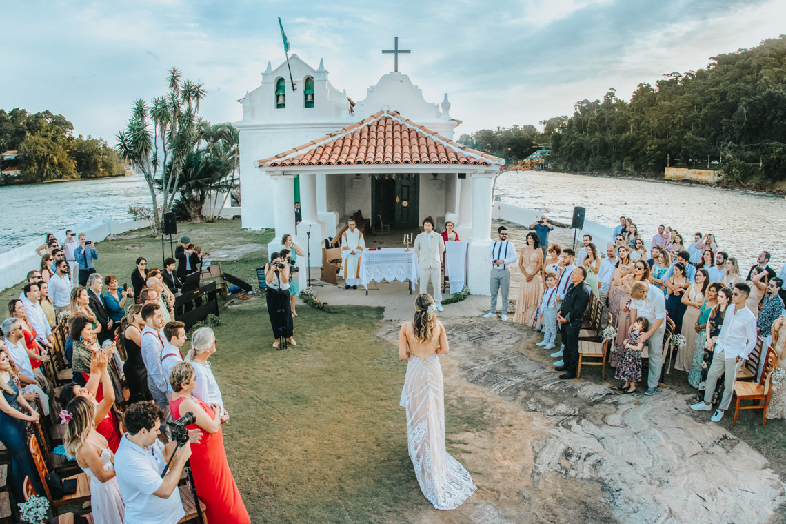 Epic Bohemian Wedding on a Tiny Island in Brazil – Val e Wander 5