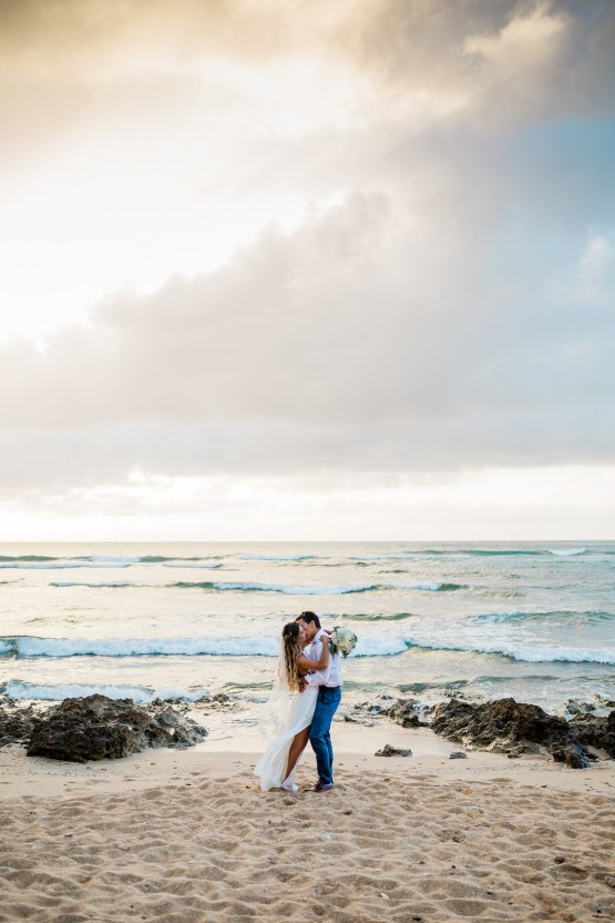 Playful and Intimate North Shore Oahu Beach Wedding – Chelsea Stratso Photography 28