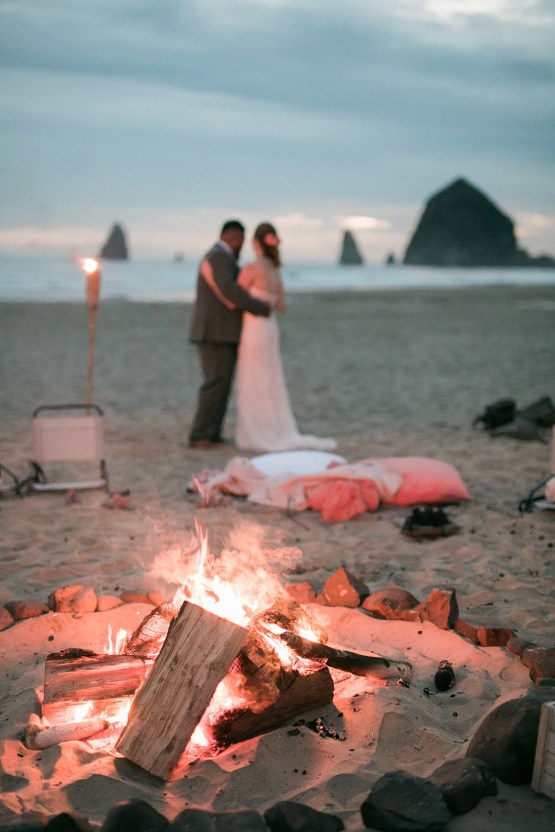 Cannon Beach Bonfire Wedding With Smores – Marina Goktas Photography 35