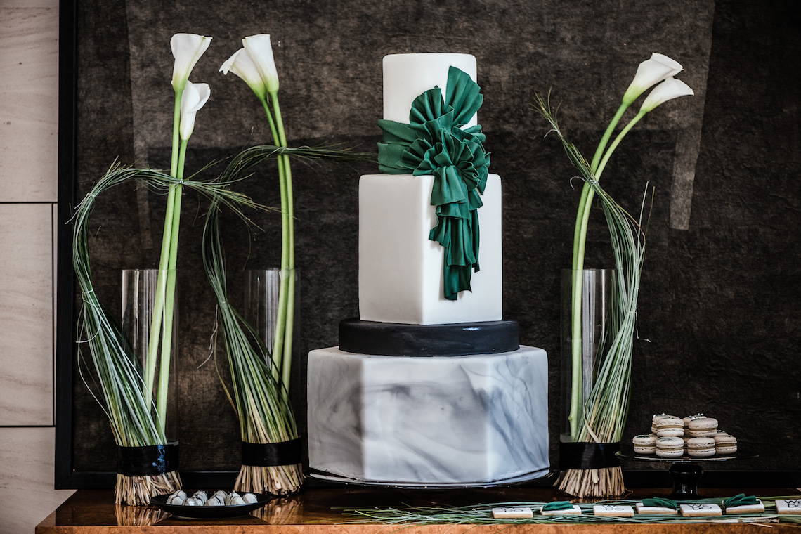 Sleek and Sexy Modern Wedding Inspiration in Emerald – Marcella Cistola 3