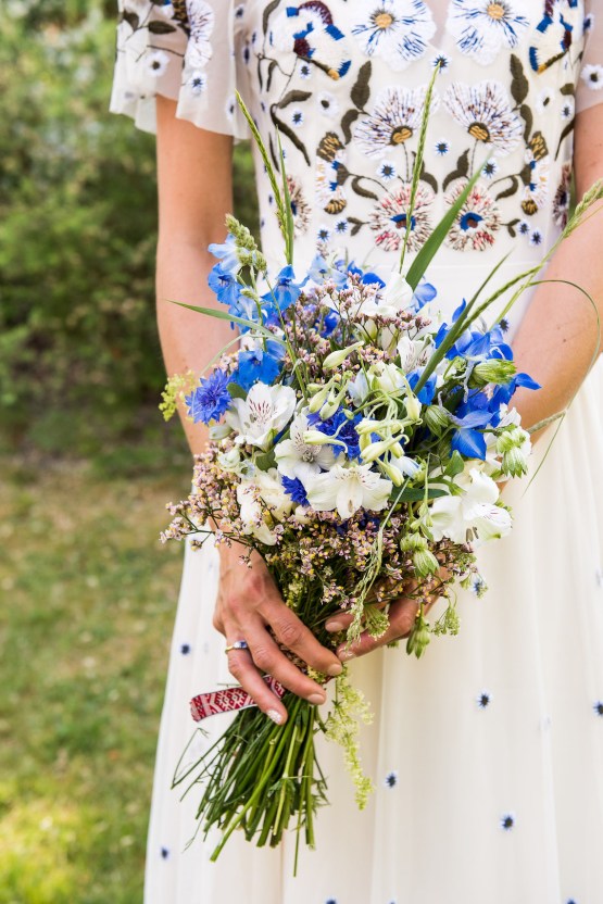 Boda de flores silvestres con un colorido vestido de novia floral - Jessica Grace Photography 43