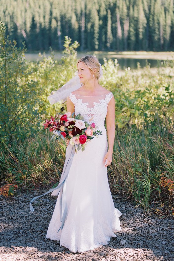 Colorful Colorado Wedding with Stunning Mountain Views – Callie Hobbs – Banks and Leaf 13