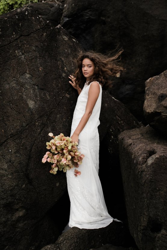 Inspiración para una boda sin esfuerzo en la playa de roca de lava en Byron Bay - Megan Kelly Foto 20