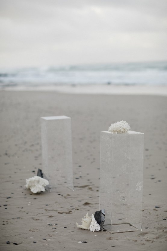 Inspiración para una boda sin esfuerzo en la playa de roca de lava en Byron Bay - Megan Kelly Foto 26