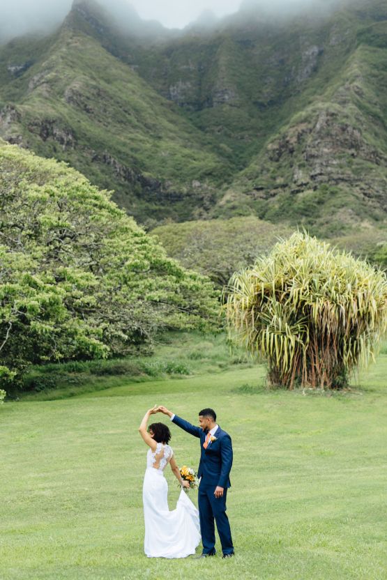 A Modern & Bright Hawaiian Elopement – Schyne Photography 8