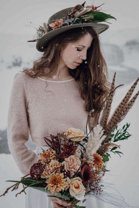 Wild Winter Wedding Inspiration from Iceland – Snowy Scenery and a Bridal Sweater – Melanie Munoz Photography 21