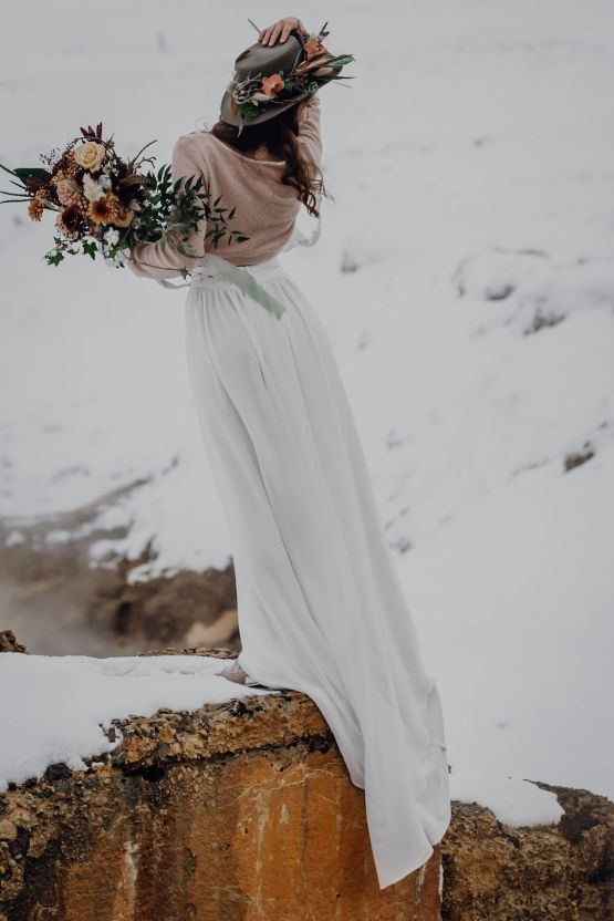 Wild Winter Wedding Inspiration from Iceland – Snowy Scenery and a Bridal Sweater – Melanie Munoz Photography 32