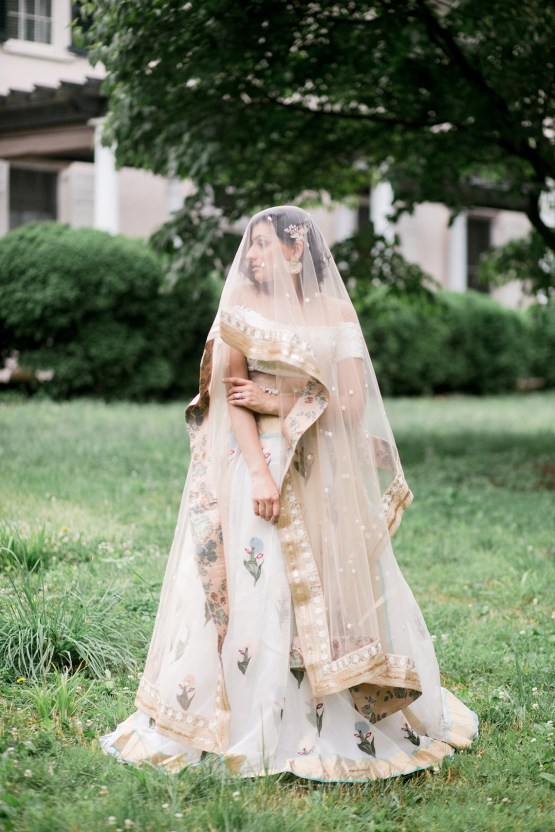 Gorgeous Gold South Asian Wedding Inspiration with a Crescent Moon Altar – Hope Helmuth Photography 30
