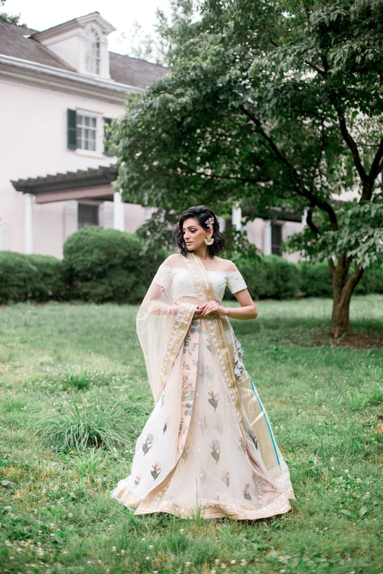 Gorgeous Gold South Asian Wedding Inspiration with a Crescent Moon Altar – Hope Helmuth Photography 31