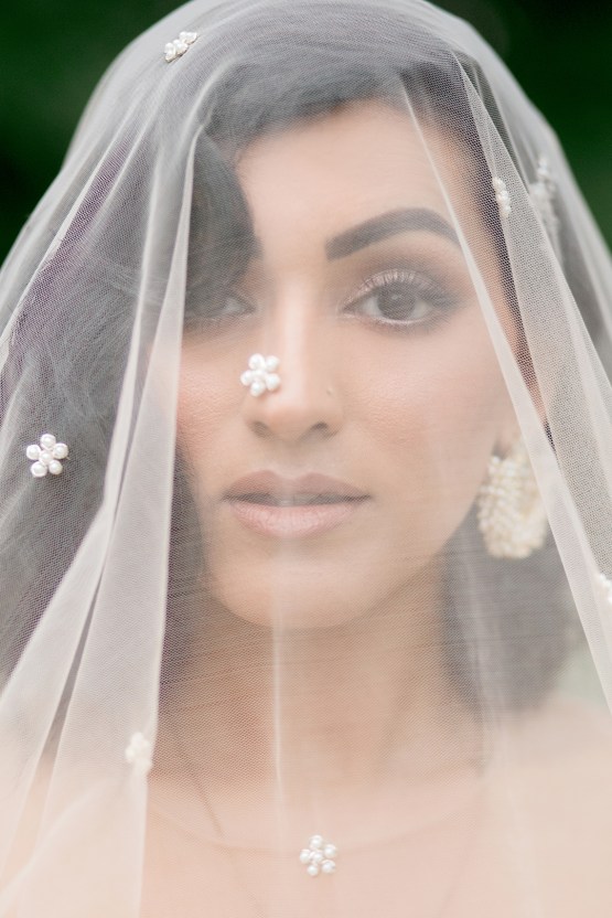 Gorgeous Gold South Asian Wedding Inspiration with a Crescent Moon Altar – Hope Helmuth Photography 32