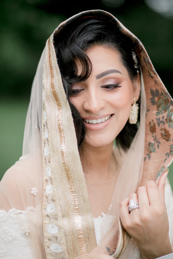 Gorgeous Gold South Asian Wedding Inspiration with a Crescent Moon Altar – Hope Helmuth Photography 34