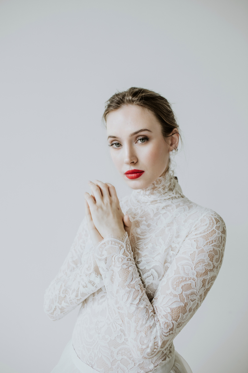 White and Taupe Minimalistic Wedding Inspiration – Vanessa Illi 9