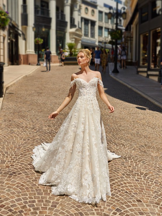 10 Gorgeous Ball Gown Wedding Dresses – Val Stefani – D8226_A