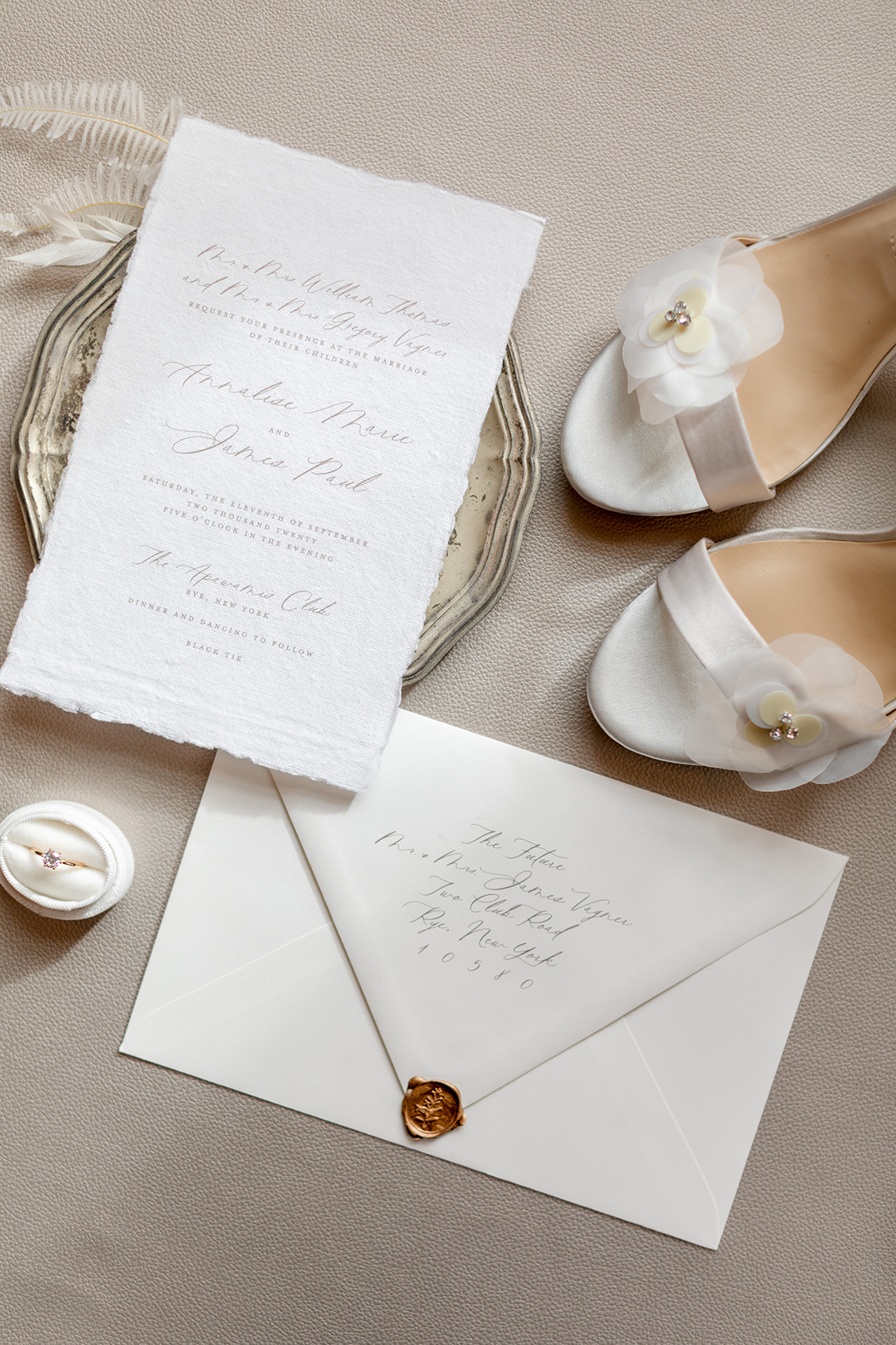 Modern and White Wedding Inspiration – Mandy Forlenza Sticos – Siobhan Stanton Photography – Amsale 1