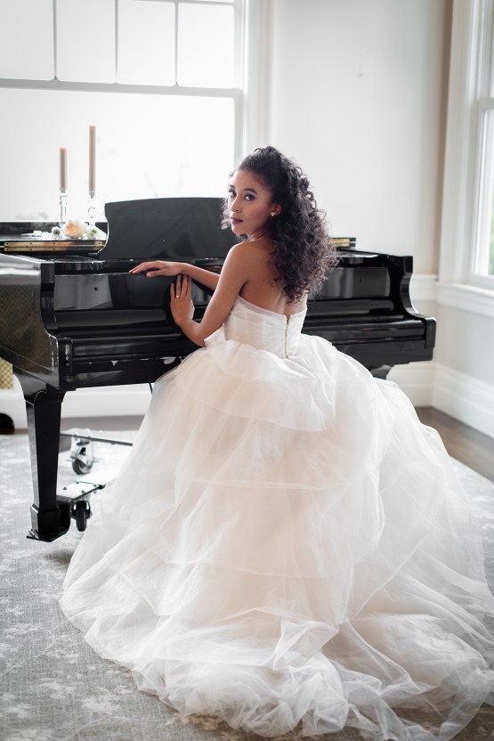 Modern and White Wedding Inspiration – Mandy Forlenza Sticos – Siobhan Stanton Photography – Amsale 12