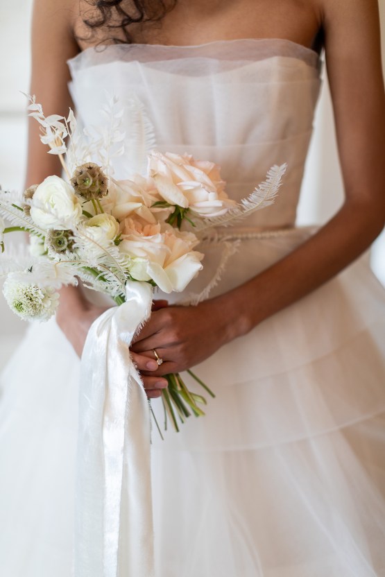 Modern and White Wedding Inspiration – Mandy Forlenza Sticos – Siobhan Stanton Photography – Amsale 13