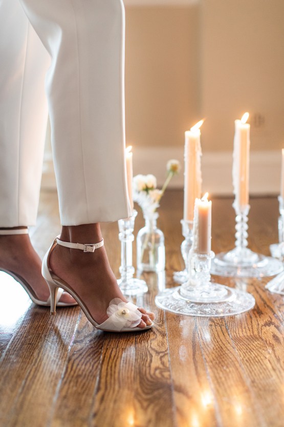 Inspiración de boda blanca moderna - Mandy Forlenza Sticos - fotografía de Siobhan Stanton - Amsale 24