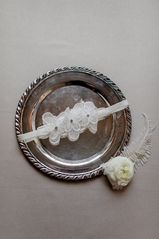 Inspiración para una boda blanca moderna - Mandy Forlenza Sticos - Fotografía de Siobhan Stanton - Amsale 5