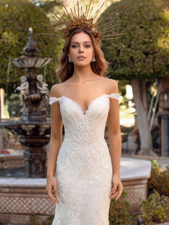 10 Gorgeous Wedding Dresses that Flatter Your Curves – Moonlight Bridal – Val Stefani – Bridal Musings – D8241_C