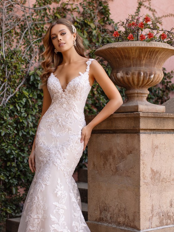 10 Gorgeous Wedding Dresses that Flatter Your Curves – Moonlight Bridal – Val Stefani – Bridal Musings – D8243_C