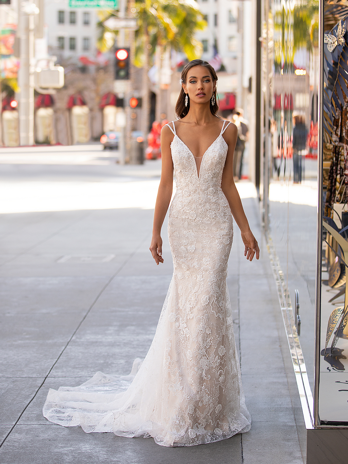 10 Gorgeous Wedding Dresses that Flatter Your Curves – Moonlight Bridal – Val Stefani – Bridal Musings – H1446_A