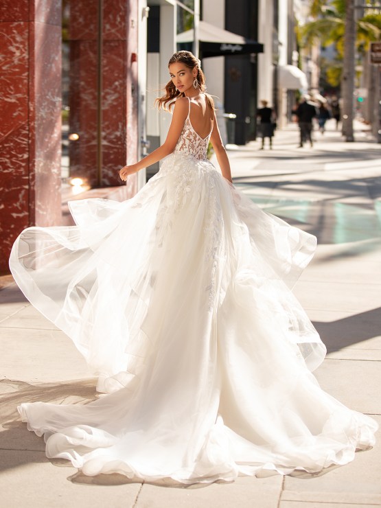10 Gorgeous Wedding Dresses that Flatter Your Curves – Moonlight Bridal – Val Stefani – Bridal Musings – H1452_B