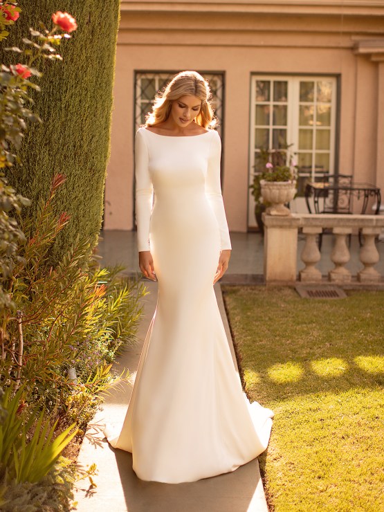 10 Gorgeous Wedding Dresses that Flatter Your Curves – Moonlight Bridal – Val Stefani – Bridal Musings – J6791_A