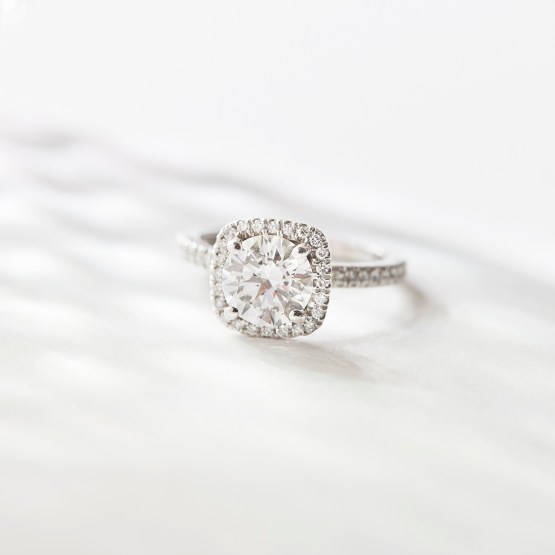 Anillo de compromiso de diamantes cultivados de Clean Origin Lab: los mejores sitios para comprar anillos de compromiso y alianzas de boda en línea.jpg 2